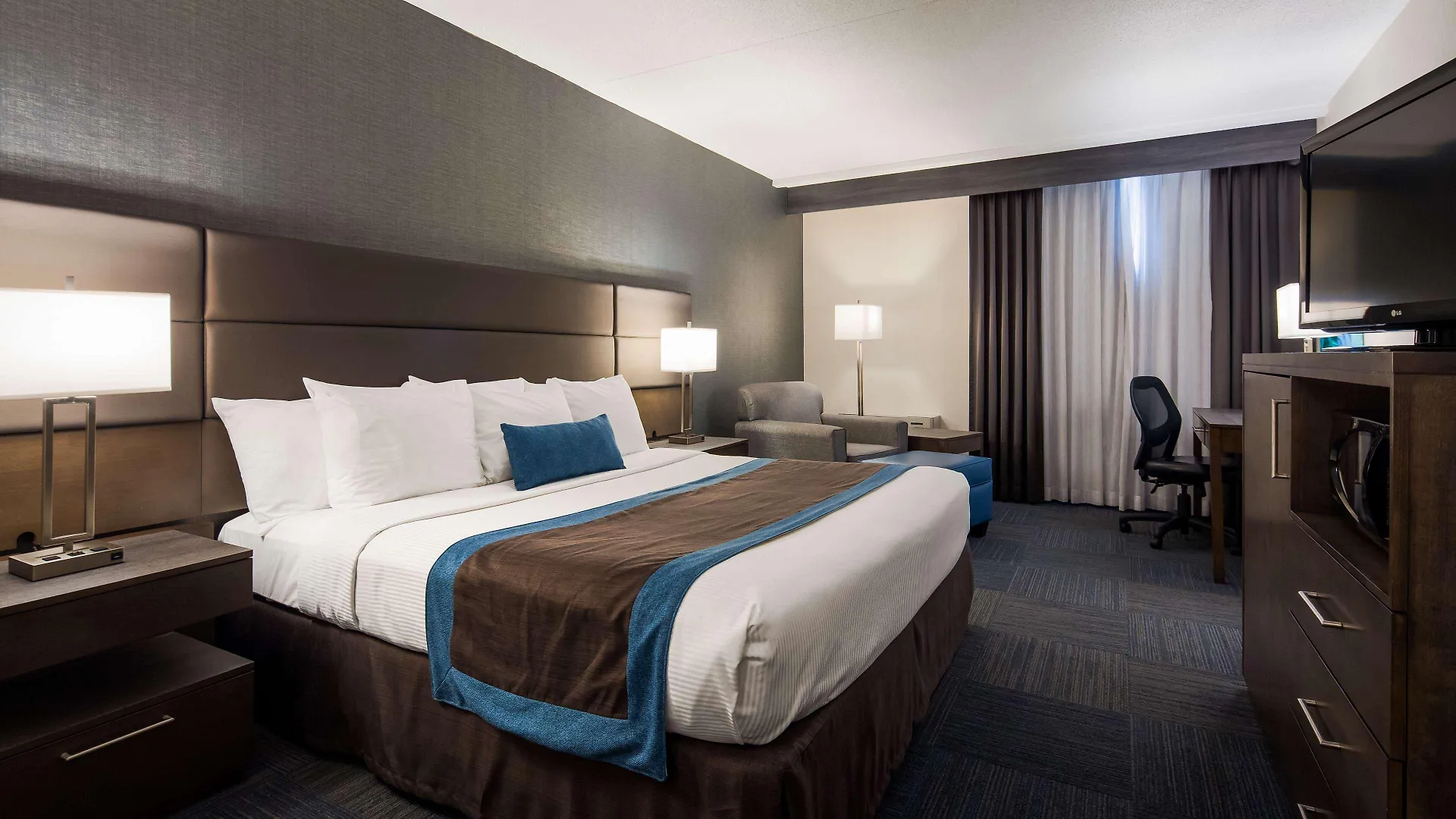 Best Western Plus Toronto Airport Hotel Mississauga