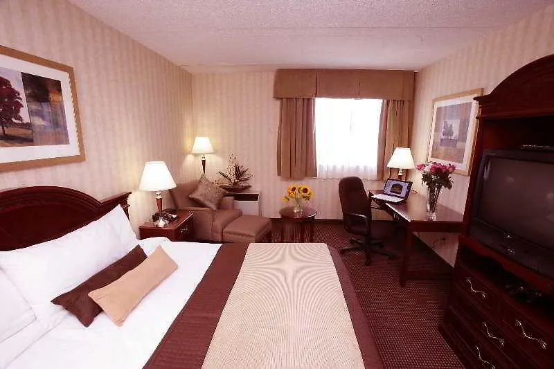 Best Western Plus Toronto Airport Hotel Mississauga 3*,