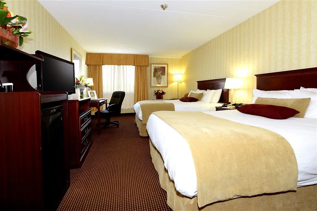 Best Western Plus Toronto Airport Hotel Mississauga 3*,